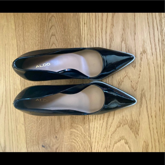 Aldo black pointed toe heel with reflective lining - Picture 1 of 6